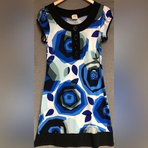 Maurices small dress with geometric design for large decorative buttons on front